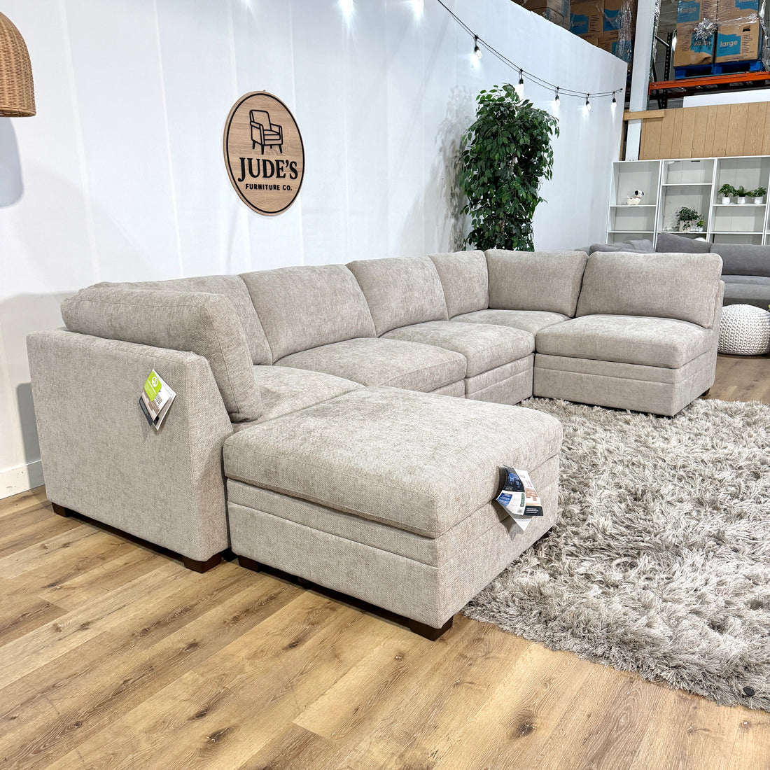 Thomasville Tisdale Modular Sectional 6-piece Taupe with Storage Ottoman