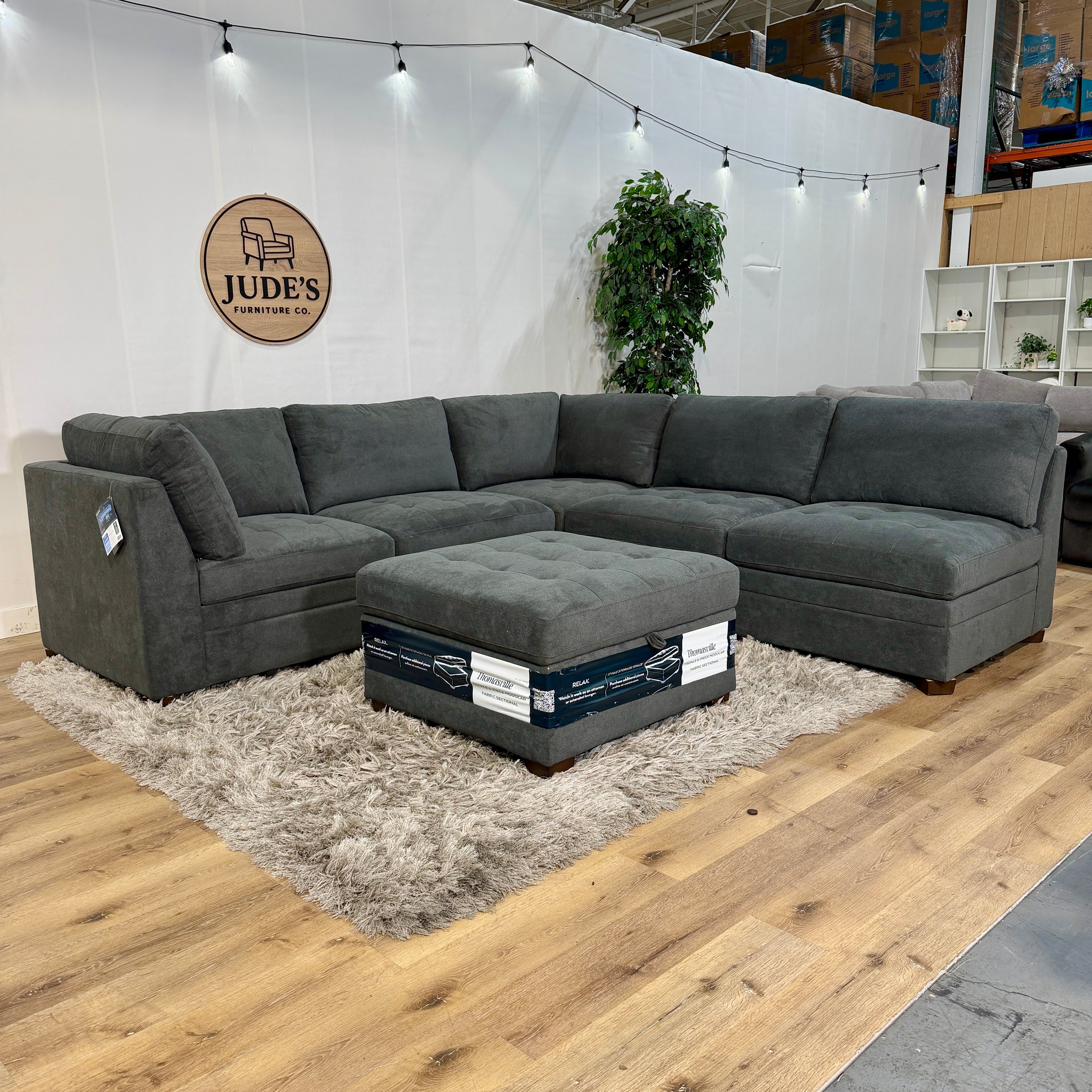 Thomasville Tisdale Modular Sectional 6-piece Dark Gray with Storage O