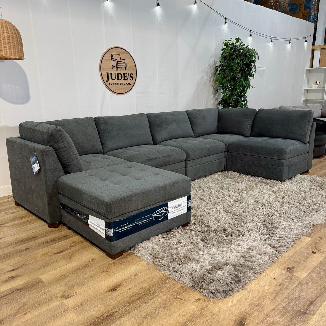 Thomasville Tisdale Modular Sectional 6-piece Dark Gray with Storage Ottoman