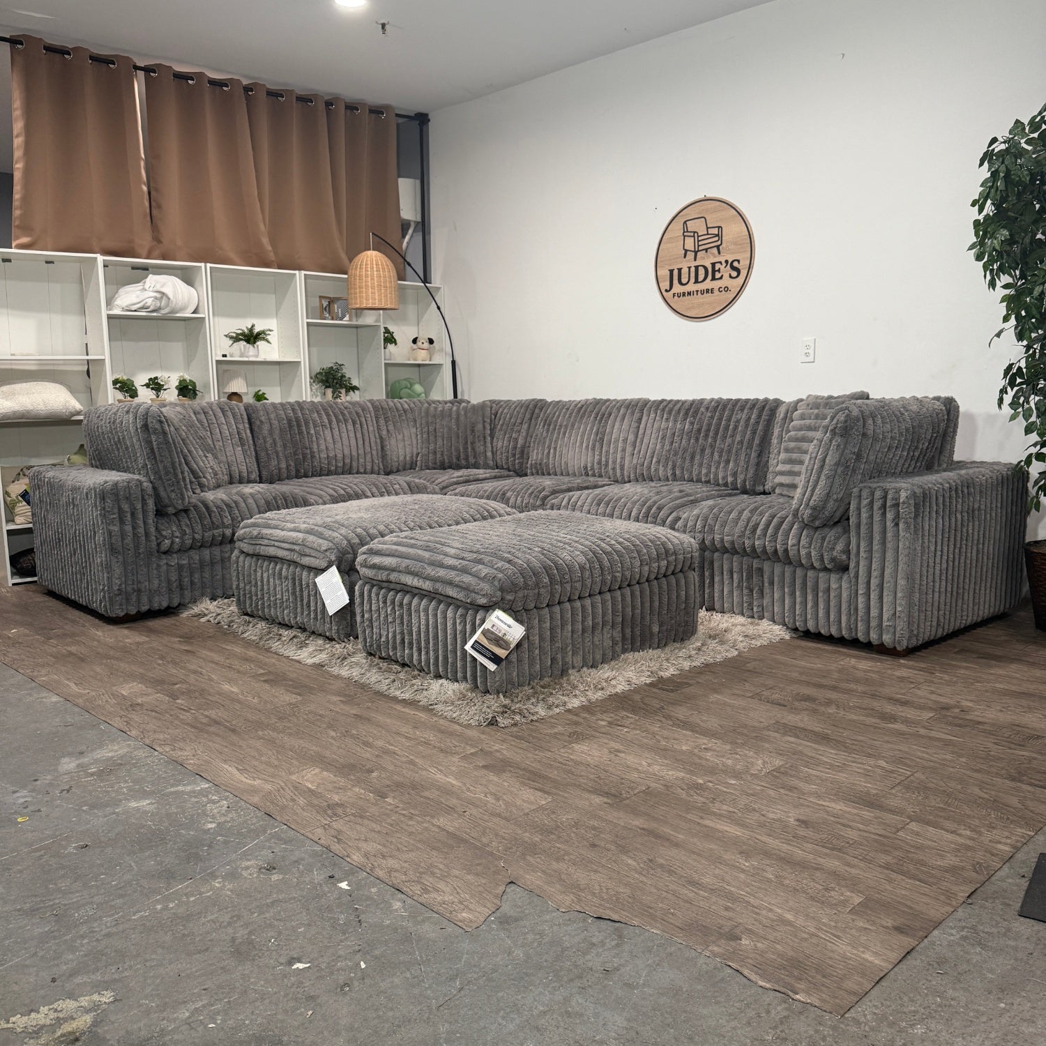 Thomasville Fluffy Lowell 8-piece Modular Sectional