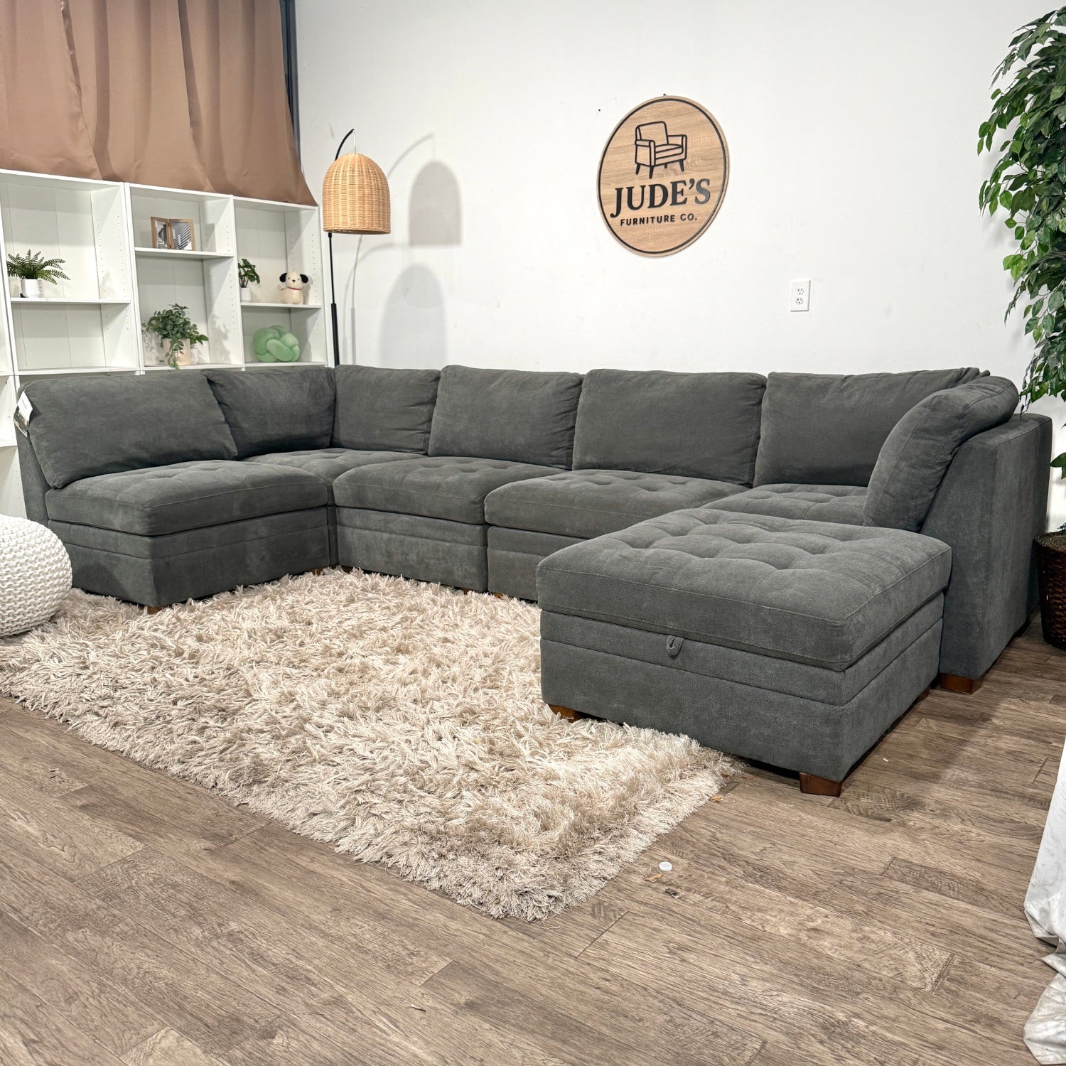 Thomasville Tisdale Modular Sectional 6-piece Dark Gray with Storage Ottoman