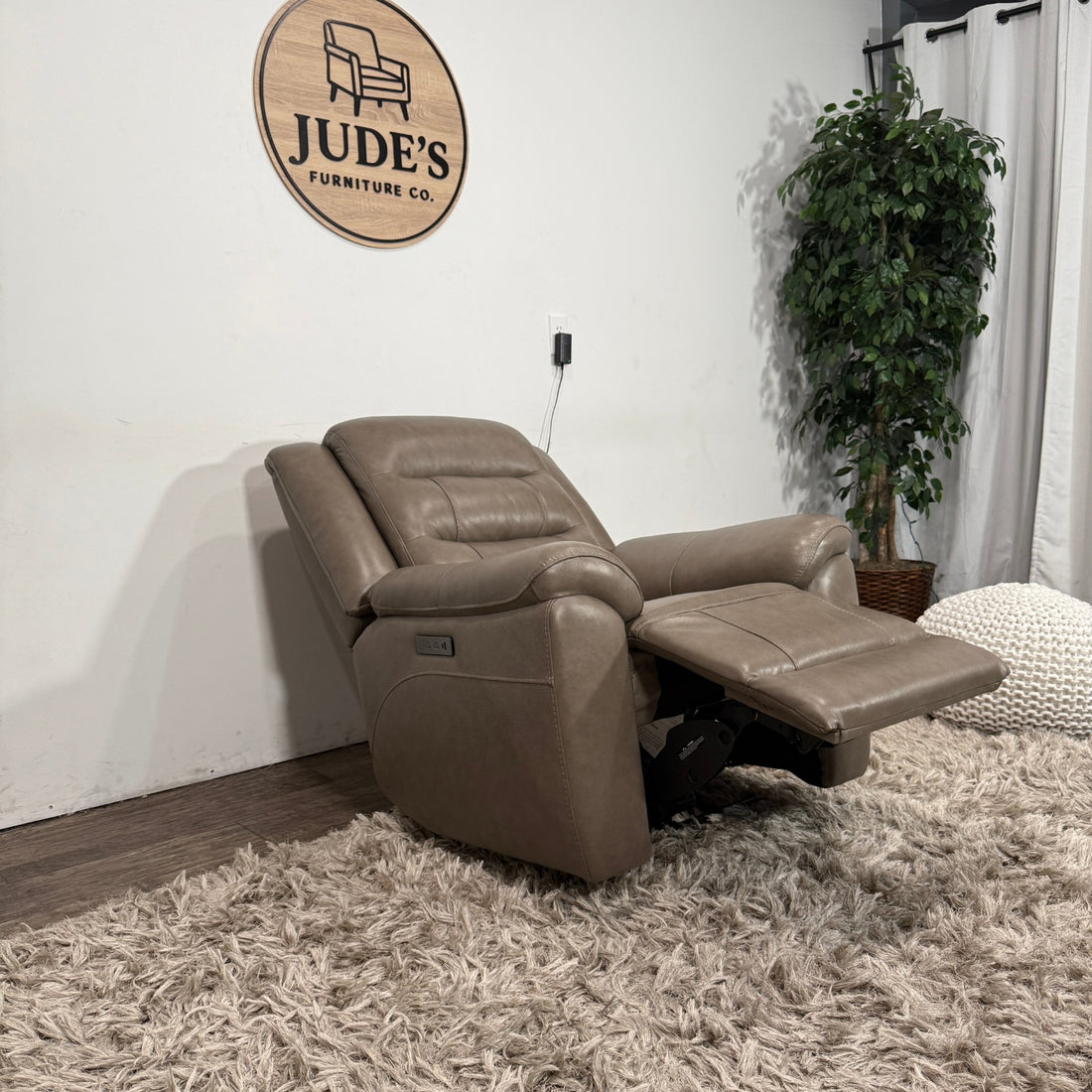 Gravel Recliner Chair with Powered Headrest - Delivery Available!