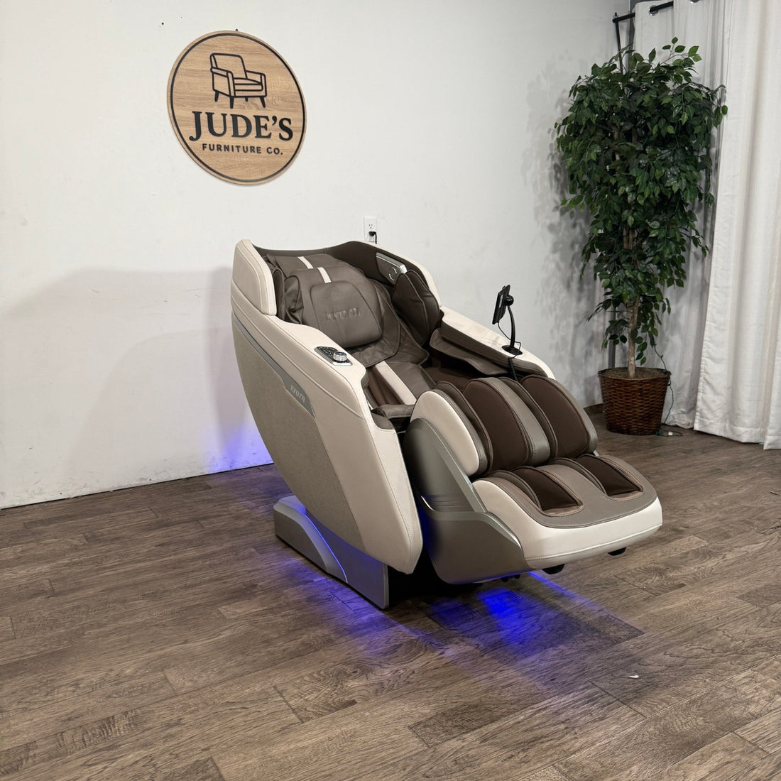 Kyota Heated/Reclining Massage Chair with Speakers - Delivery Available!
