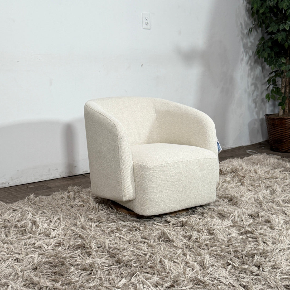 Cream Henredon Mini Swivel Chair! Delivery Available!