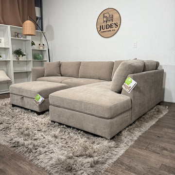 Thomasville Walsen Sectional with Storage Ottoman