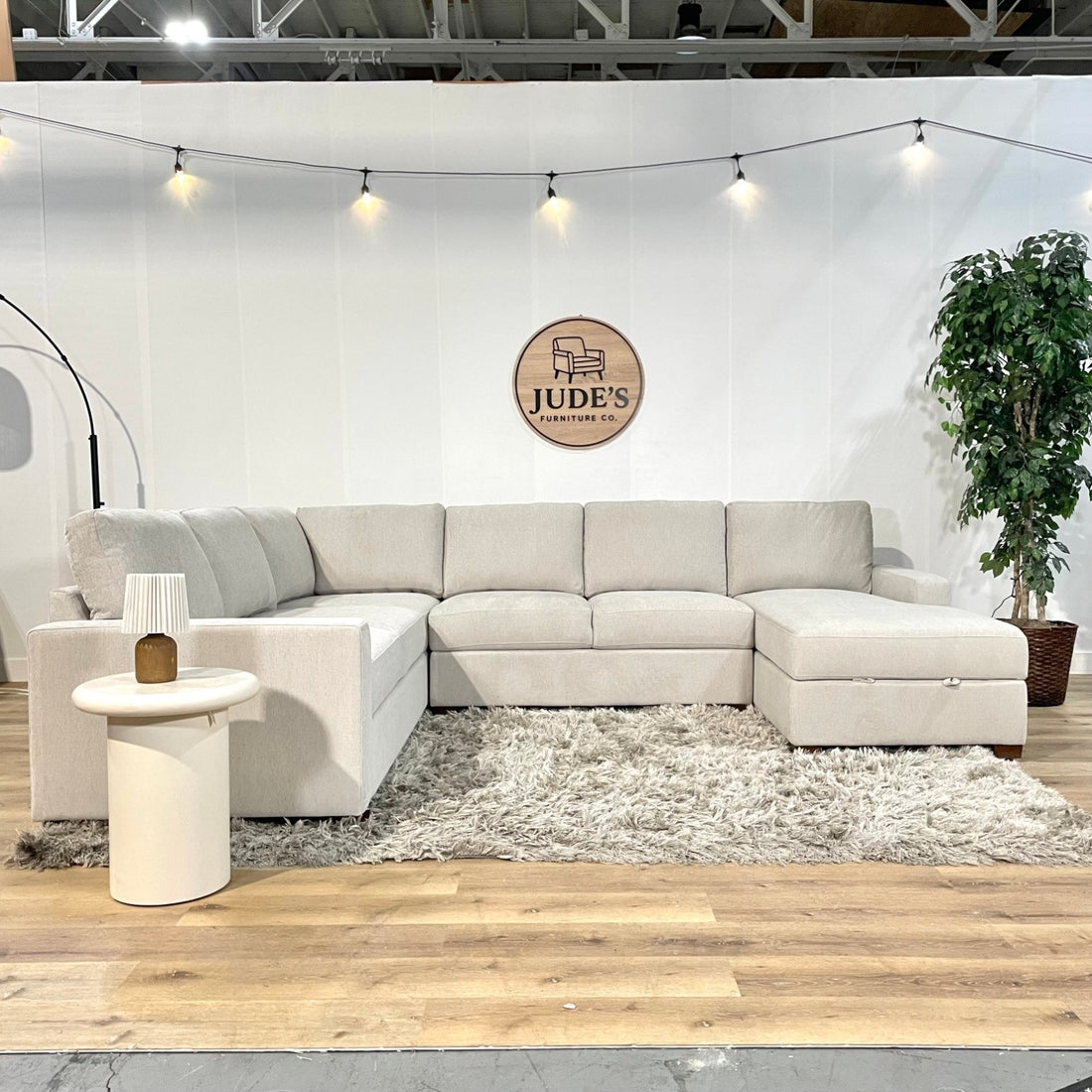 Thomasville Glenn Fabric Sectional with Storage Chaise