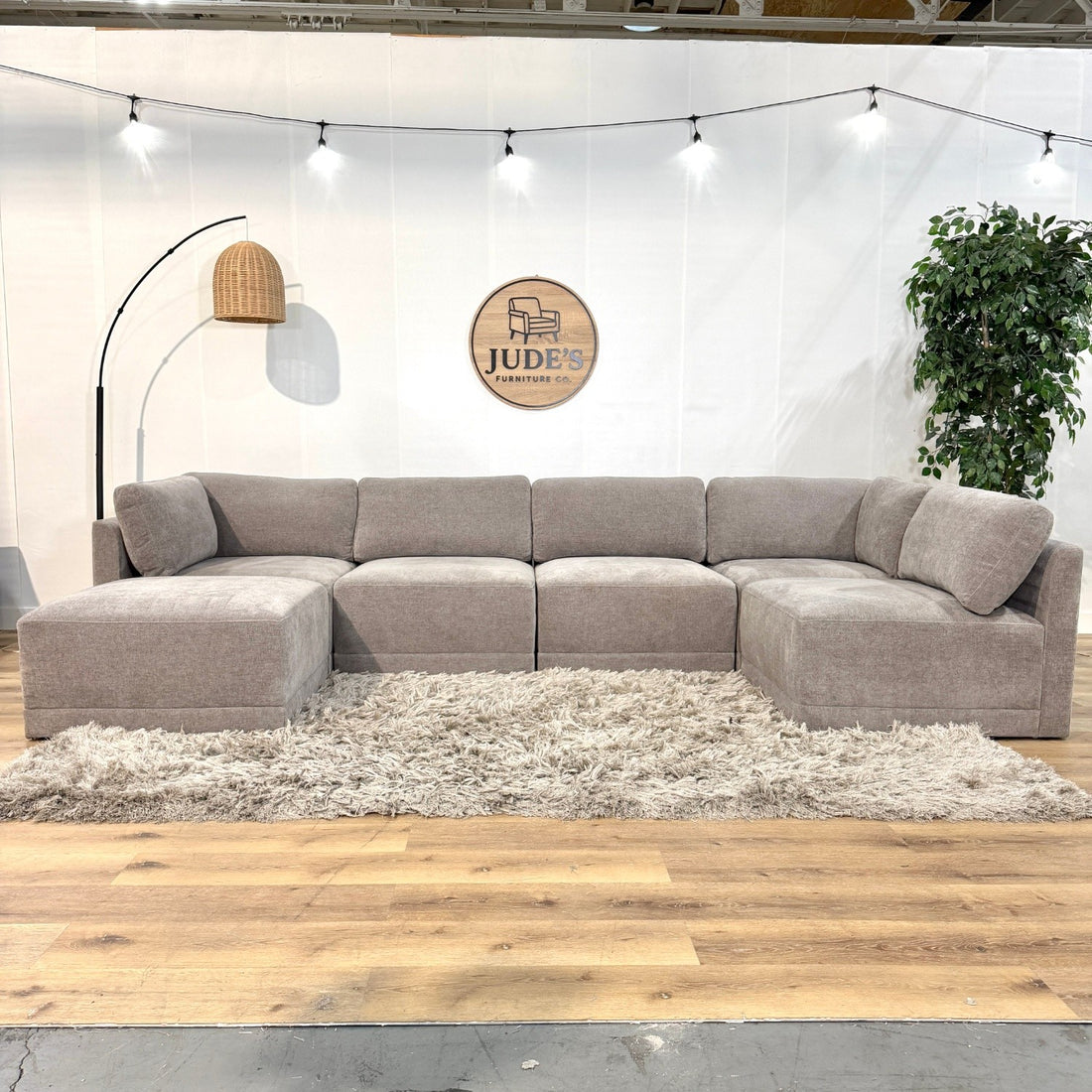 Thomasville Fallon Modular Sectional 6-piece Gray with Ottoman